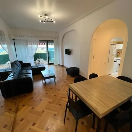 Jardin Sur La Promenade Des *