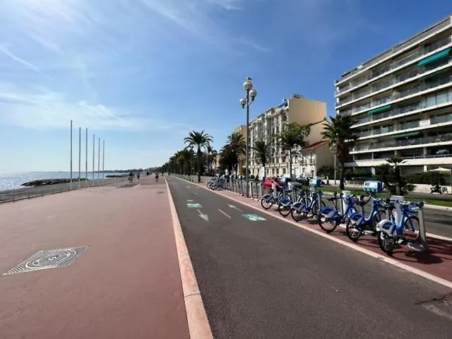 Apartment Jardin Sur La Promenade Des